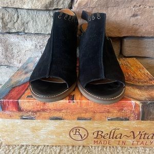 Bella Vita Black open toed shoes size 7.5